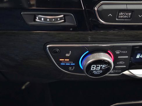 Used 2018 Audi Q7 3.0T Prestige w/ Prestige Package image 40