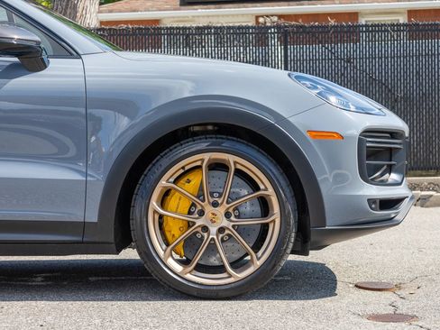 Used 2023 Porsche Cayenne Turbo GT AWD/4WD image 19