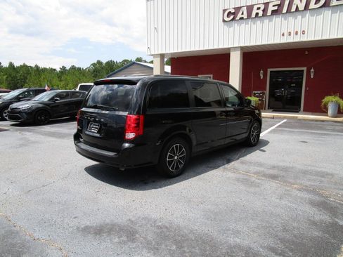 Used 2018 Dodge Grand Caravan SXT w/ Blacktop Package FWD image 4