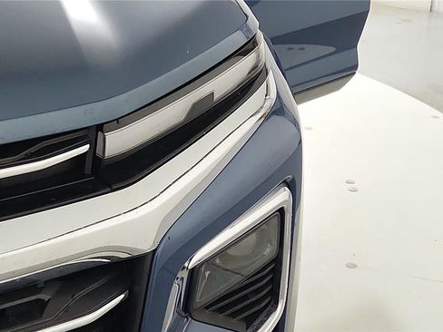 Used 2025 Chevrolet Traverse LT w/ Driver Confidence Package image 39