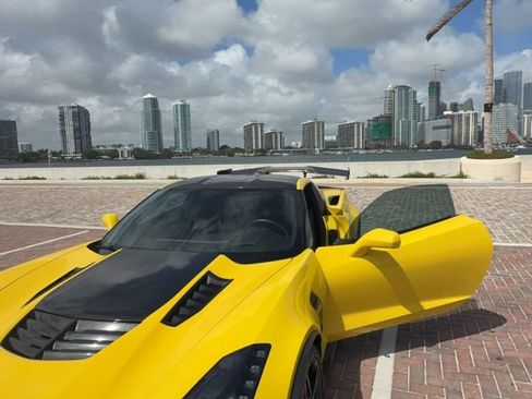Used 2016 Chevrolet Corvette Z06 w/ 3LZ Preferred Equipment Group RWD image 2