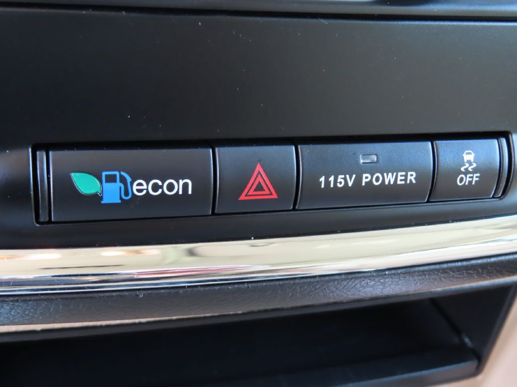 Used 2016 Dodge Grand Caravan SXT w/ Rear Park Assist Package FWD image 9