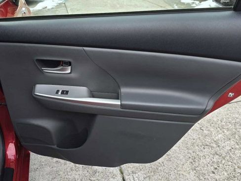 Used 2013 Toyota Prius V Five image 31