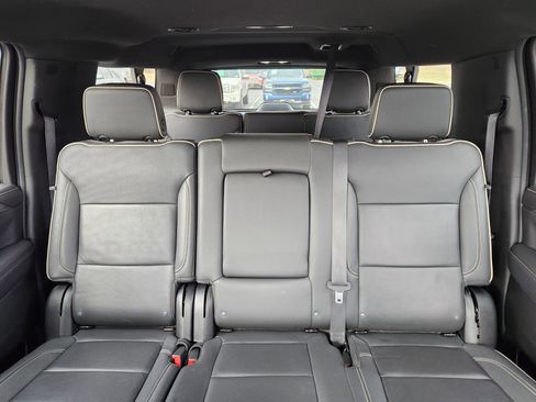 Used 2024 GMC Yukon XL SLT image 11