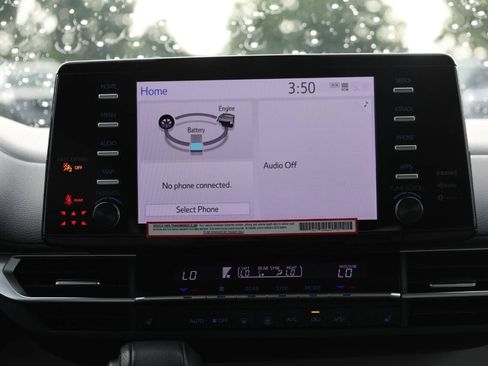 Used 2023 Toyota Sienna XLE FWD image 21