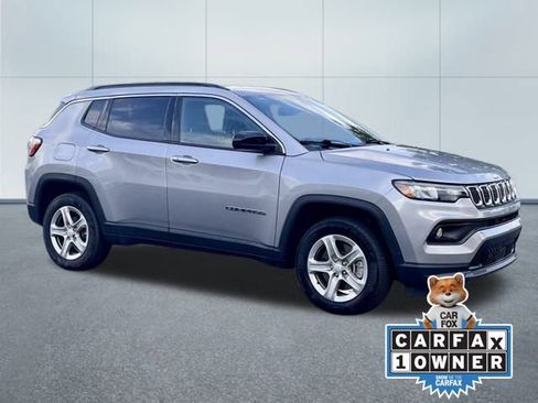 Used 2024 Jeep Compass Latitude image 18