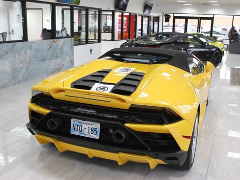 Used 2023 Lamborghini Urus S AWD/4WD image 47