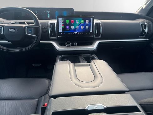 Certified 2025 Ford Expedition Platinum w/ Driver's Package image 10