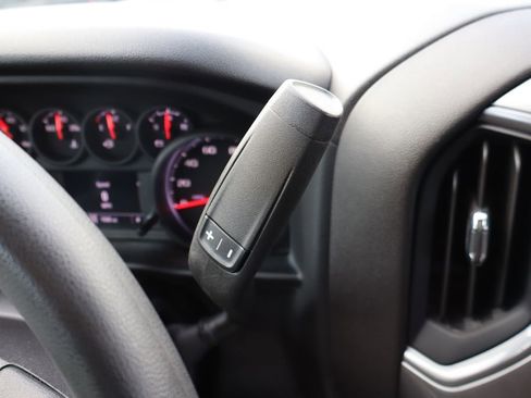 Used 2023 Chevrolet Silverado 1500 Custom image 9