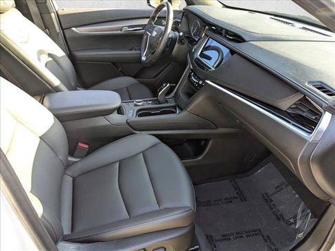 Used 2024 Cadillac XT6 Luxury image 22