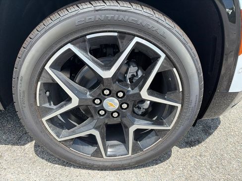 New 2026 Chevrolet Traverse High Country w/ LPO, Floor Liner Package FWD image 9