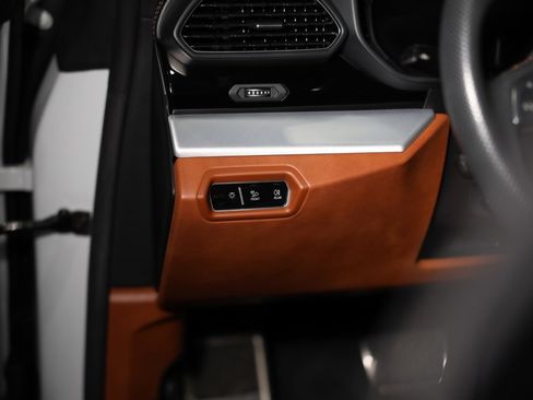 Used 2020 Lamborghini Urus image 34