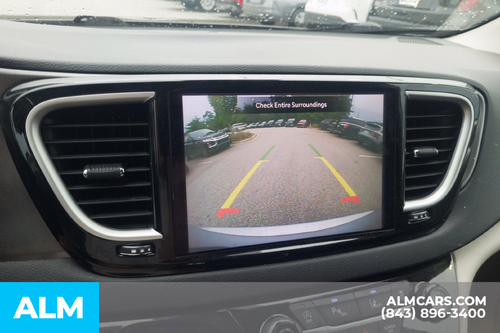Used 2024 Chrysler Pacifica Touring-L FWD image 24