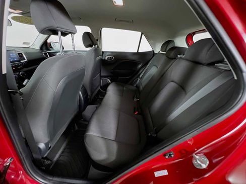 Used 2024 Hyundai Venue SE image 23