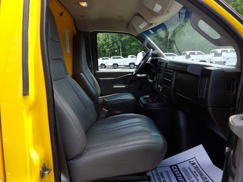 Used 2017 GMC Savana 3500 Extended RWD image 26