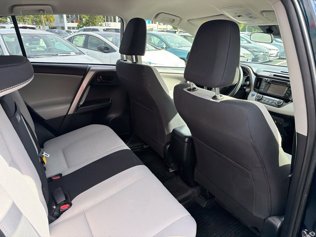 Used 2018 Toyota RAV4 LE AWD/4WD image 14
