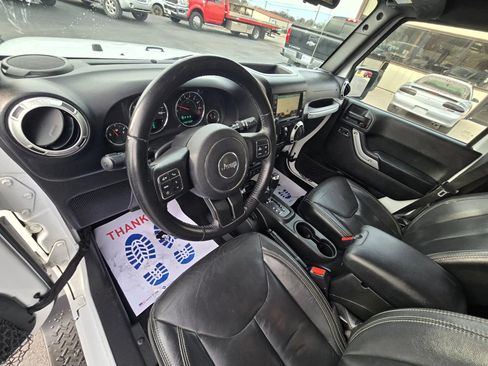Used 2018 Jeep Wrangler Unlimited Sahara w/ Connectivity Group AWD/4WD image 10