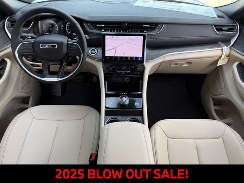New 2025 Jeep Grand Cherokee Limited RWD image 11
