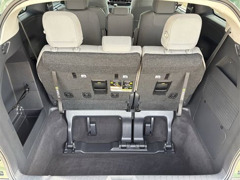 Used 2025 Toyota Sienna LE image 29