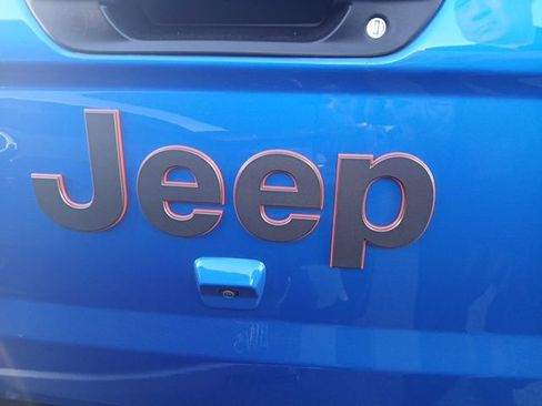 Used 2023 Jeep Gladiator Mojave w/ Cold Weather Group AWD/4WD image 4