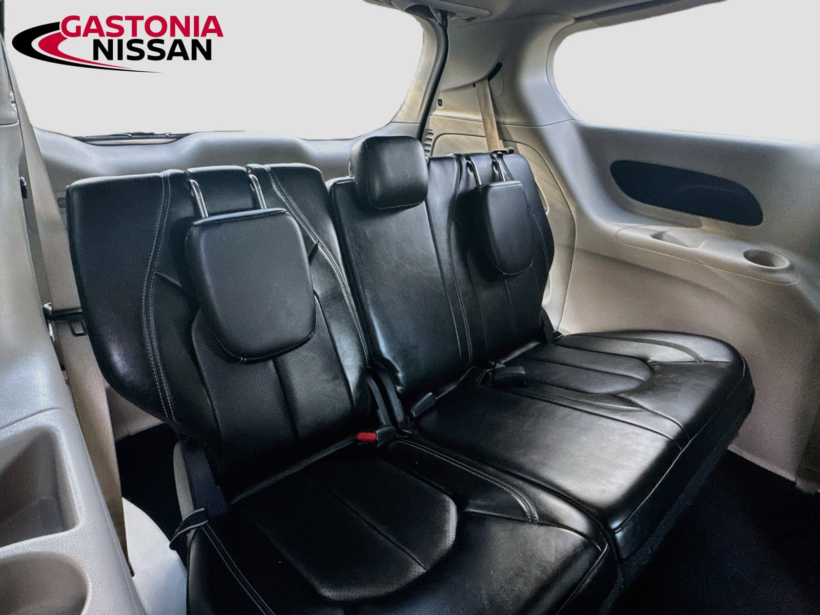 Used 2024 Chrysler Pacifica Touring-L FWD image 36