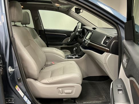 Used 2015 Toyota Highlander Limited Platinum AWD/4WD image 36
