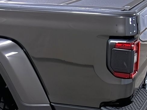 Used 2024 Jeep Gladiator Willys image 10