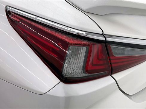 Used 2021 Lexus ES 300h w/ Premium Package image 29