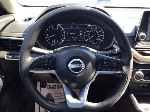 Used 2025 Nissan Altima 2.5 SV FWD image 8