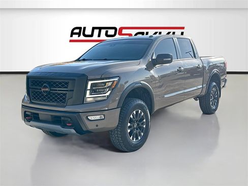 Used 2021 Nissan Titan PRO-4X w/ Pro-4x Convenience Package image 3