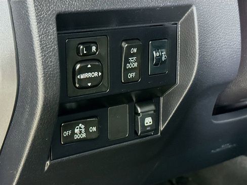 Used 2016 Toyota Tundra SR5 image 12
