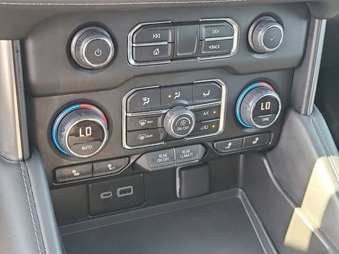 Used 2024 Chevrolet Suburban LT AWD/4WD image 29