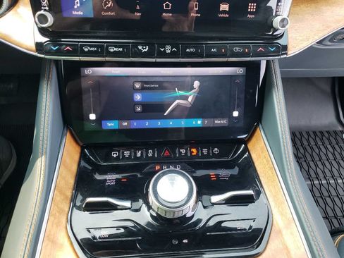 Used 2022 Jeep Grand Wagoneer Series II w/ Premium Group II AWD/4WD image 15