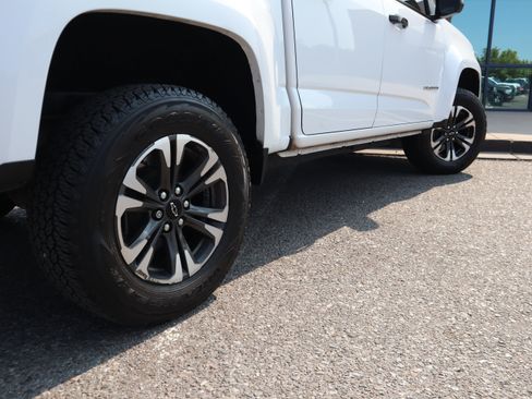 Used 2022 Chevrolet Colorado Z71 AWD/4WD image 11