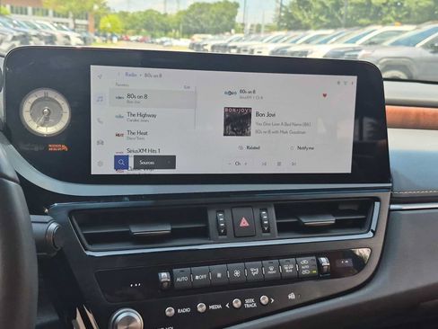 Used 2024 Lexus ES 300h w/ Technology Package FWD image 28