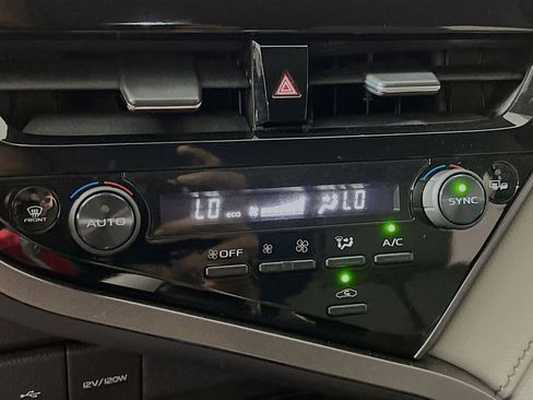 Used 2023 Toyota Camry SE image 26