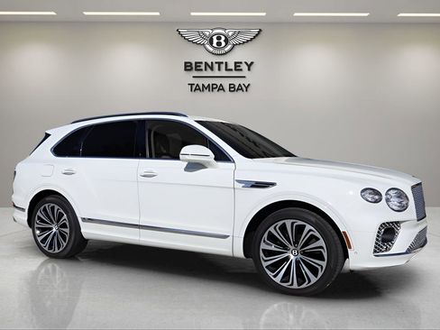 Used 2021 Bentley Bentayga Base image 11
