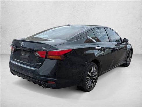 Used 2023 Nissan Altima 2.5 SV w/ SV Premium Package image 5