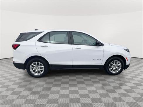 Used 2024 Chevrolet Equinox LS image 4