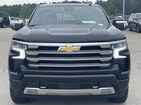 Used 2025 Chevrolet Silverado 1500 High Country w/ Technology Package AWD/4WD image 6