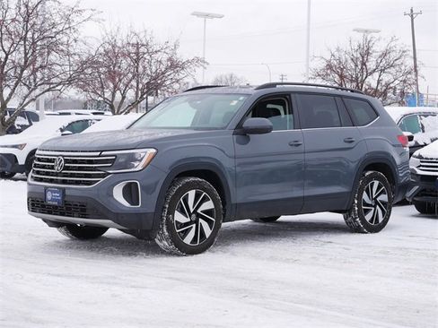 Certified 2025 Volkswagen Atlas SE image 3