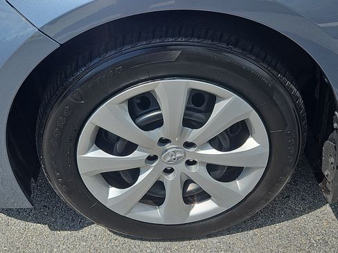 Used 2024 Toyota Corolla LE FWD image 4