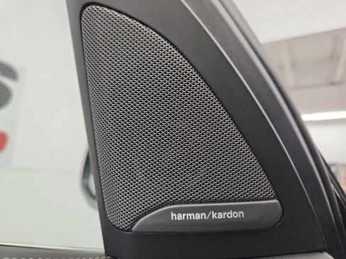 Used 2024 BMW X7 xDrive40i w/ Premium Package image 9