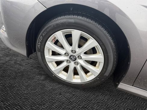Used 2018 Toyota Camry LE image 11