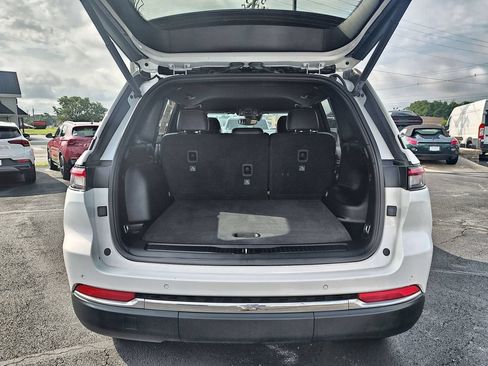 Used 2024 Jeep Grand Cherokee Limited RWD image 24