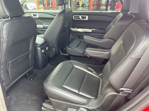 Used 2022 Ford Explorer XLT w/ Equipment Group 202A image 22