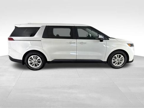 Certified 2024 Kia Carnival LX FWD image 6