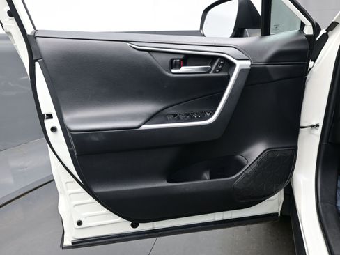 Used 2021 Toyota RAV4 Limited image 9