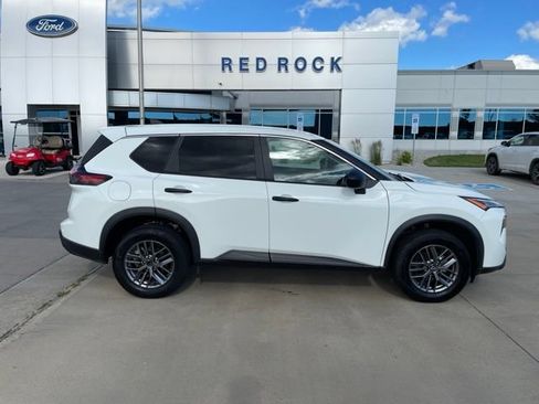 Used 2024 Nissan Rogue S AWD/4WD image 3