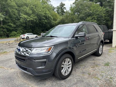Used 2018 Ford Explorer XLT image 35
